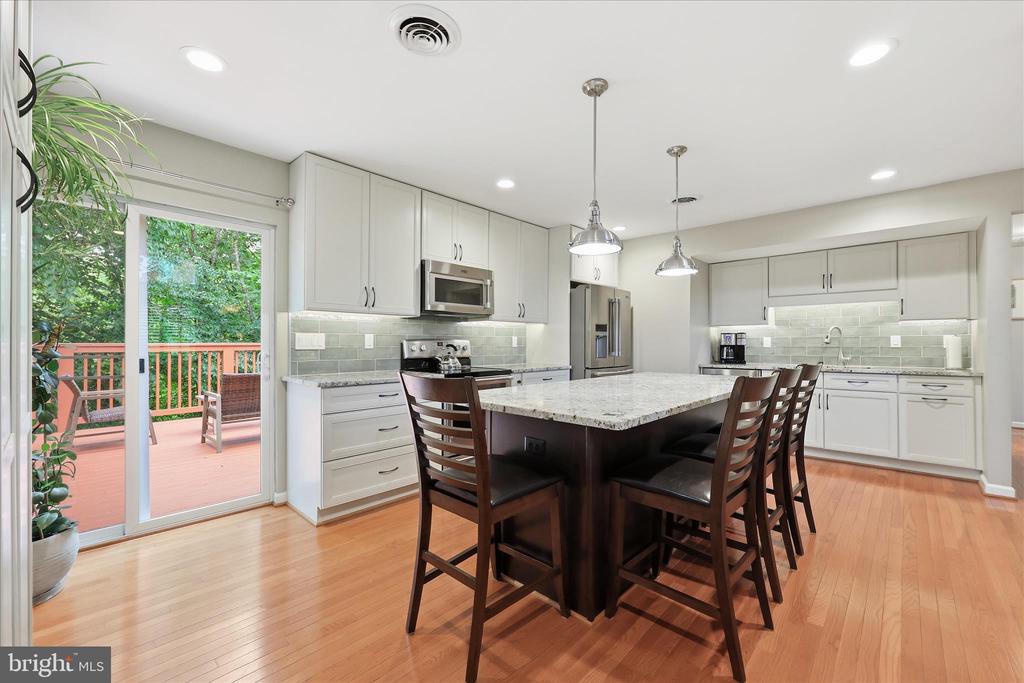 6714 MEADOWLAWN CIRCLE