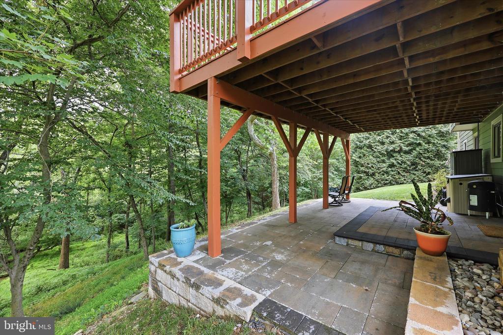 6714 MEADOWLAWN CIRCLE