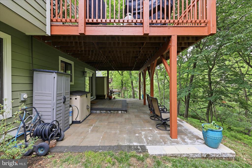 6714 MEADOWLAWN CIRCLE