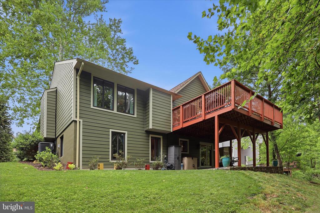 6714 MEADOWLAWN CIRCLE