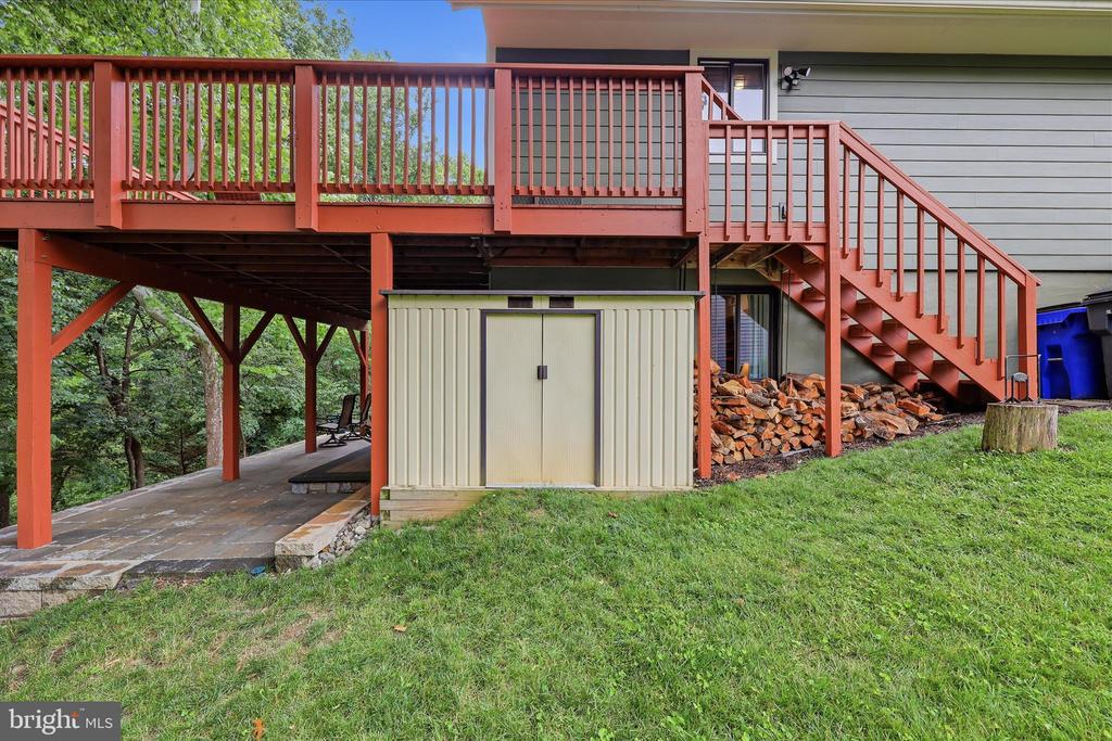 6714 MEADOWLAWN CIRCLE