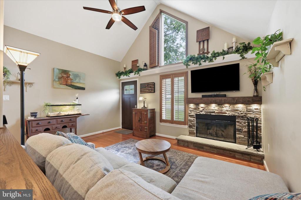 6714 MEADOWLAWN CIRCLE