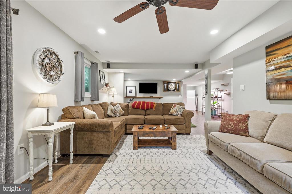 6714 MEADOWLAWN CIRCLE
