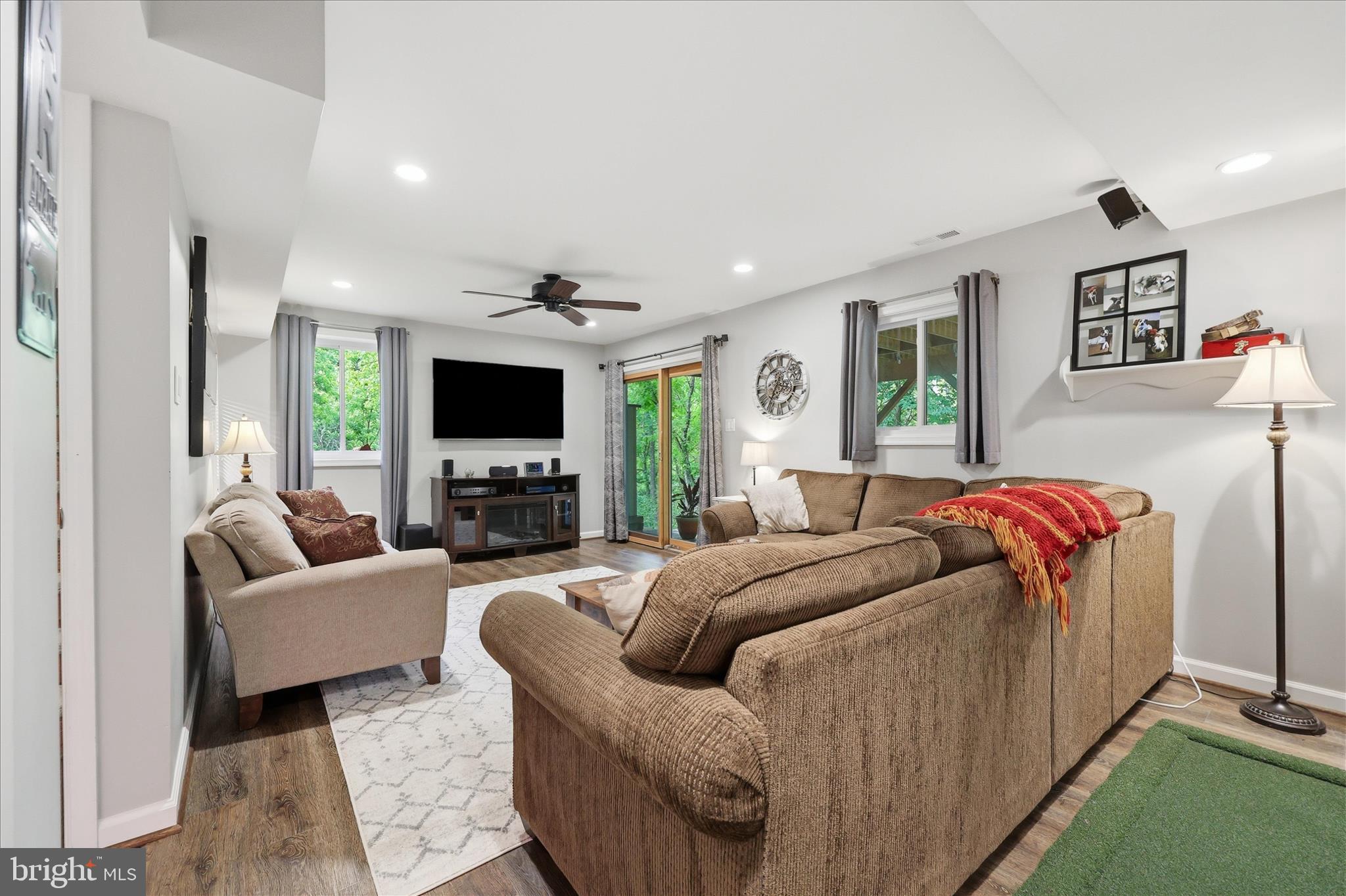 6714 MEADOWLAWN CIRCLE