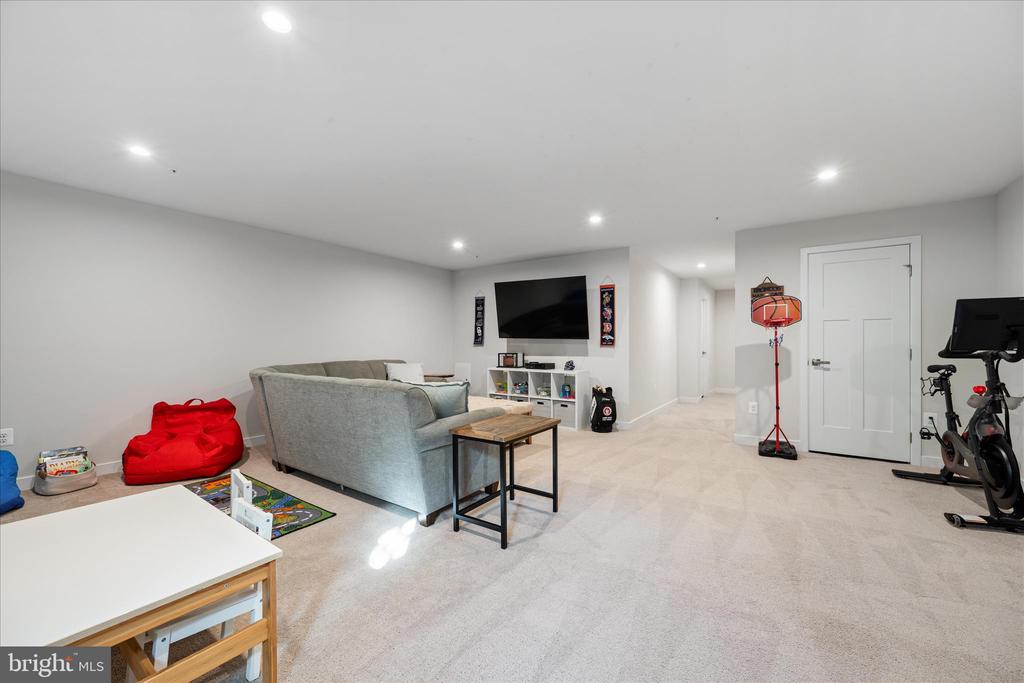 4798 HITESHOW DRIVE