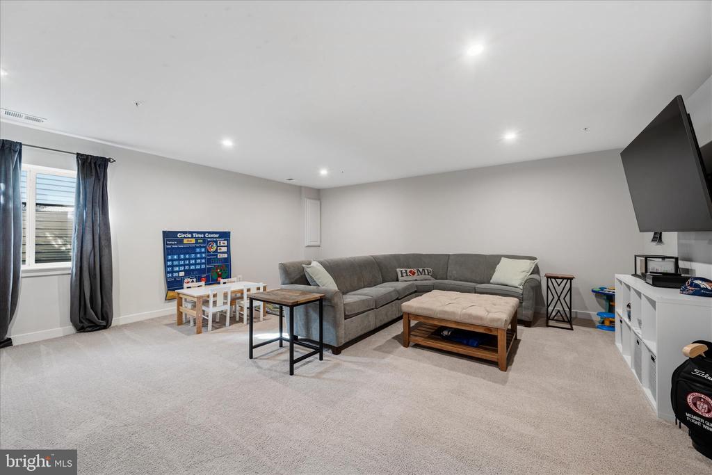 4798 HITESHOW DRIVE