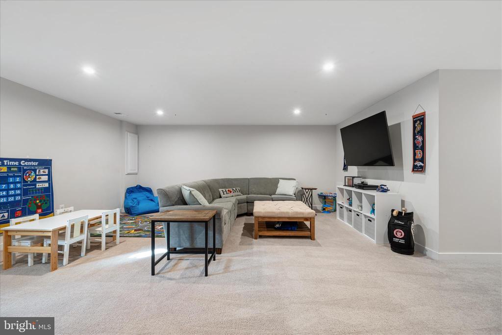 4798 HITESHOW DRIVE