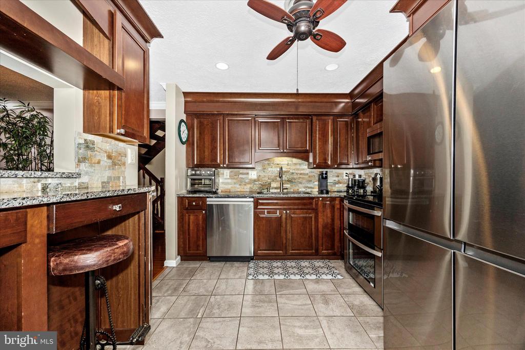 6611 HAYDOWN COURT