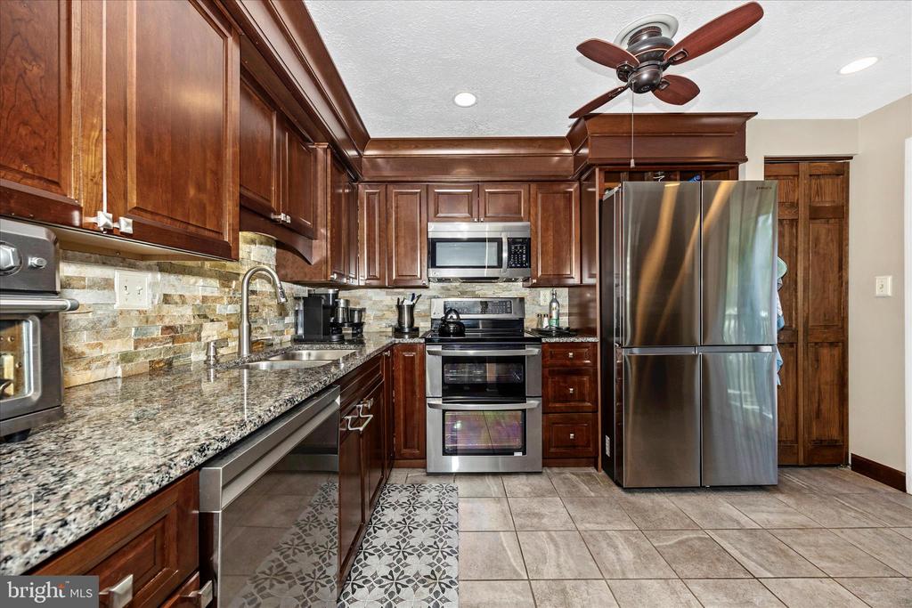 6611 HAYDOWN COURT