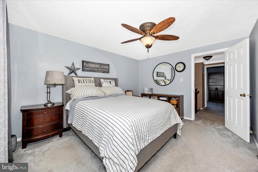 6611 HAYDOWN COURT