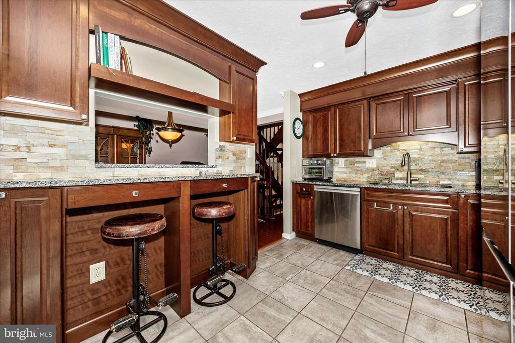 6611 HAYDOWN COURT