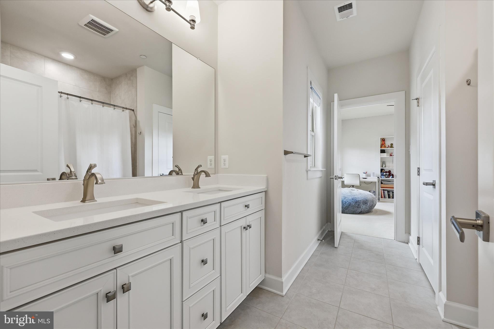 7116 STARMOUNT COURT