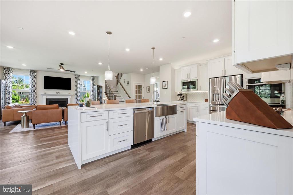 7116 STARMOUNT COURT