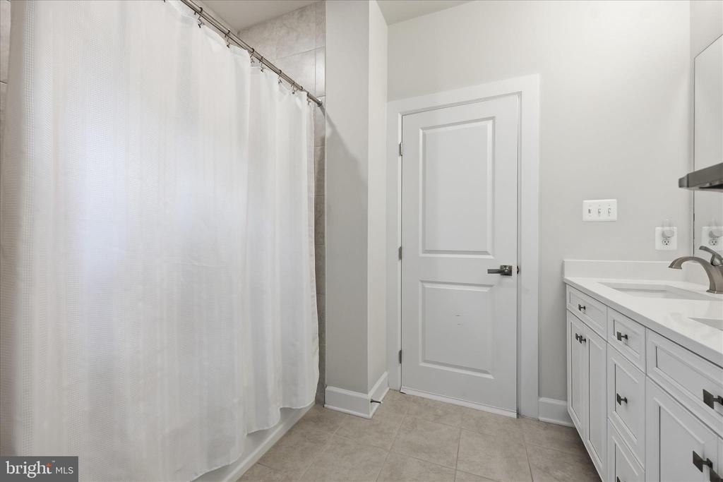 7116 STARMOUNT COURT