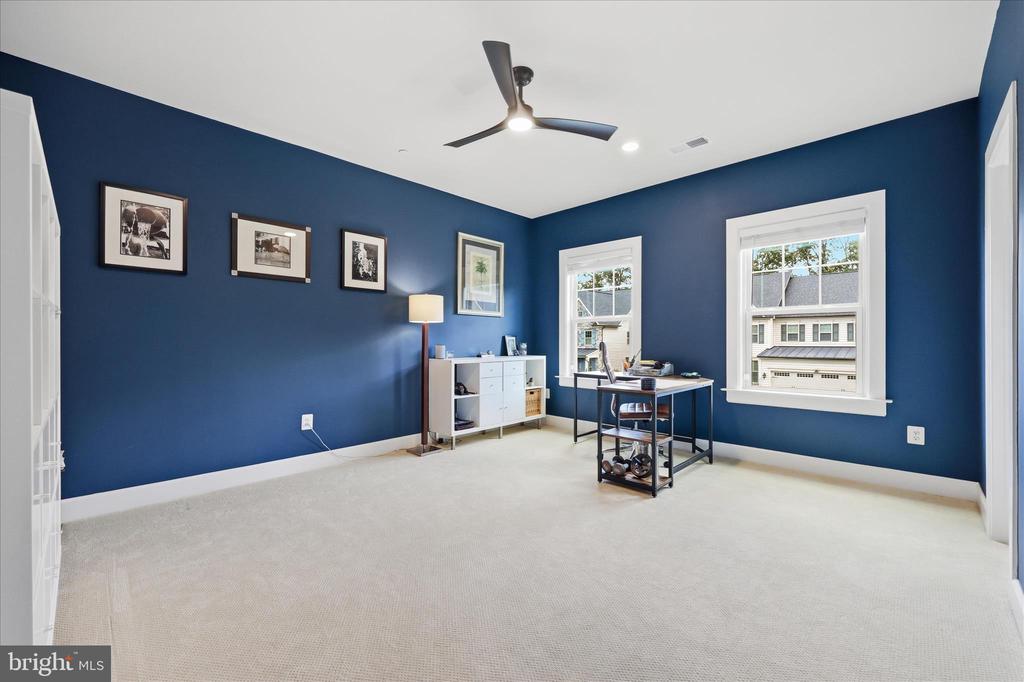 7116 STARMOUNT COURT