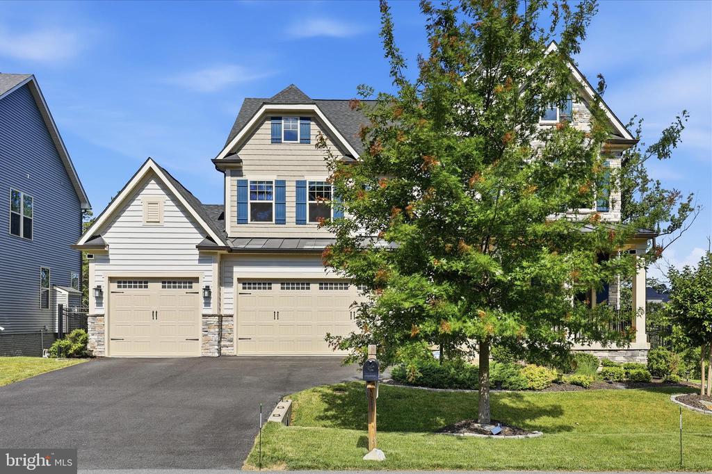 7116 STARMOUNT COURT