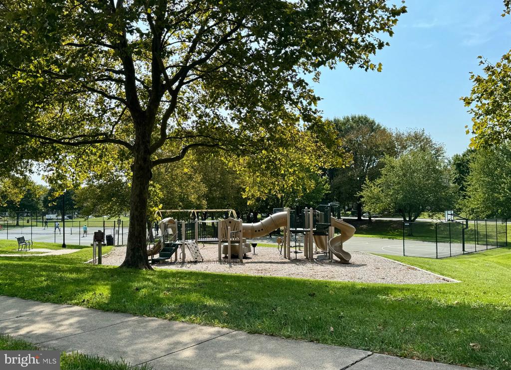 2424 WYNFIELD COURT NW