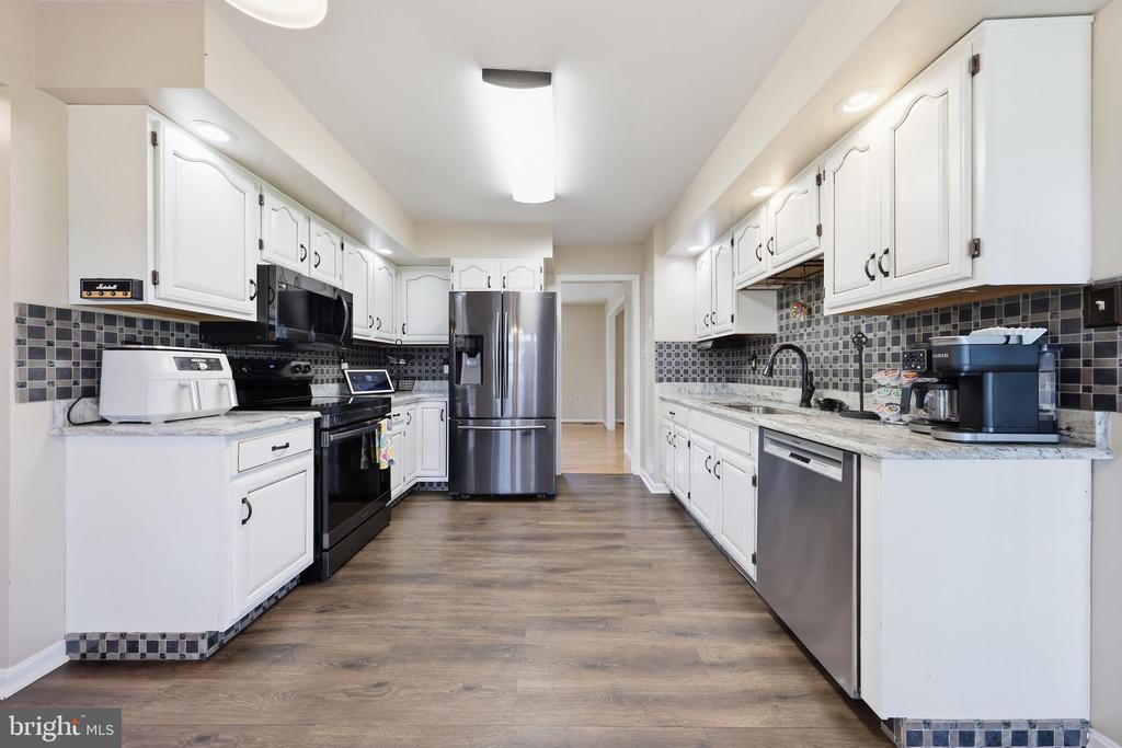 8404 GROSSNICKLE COURT