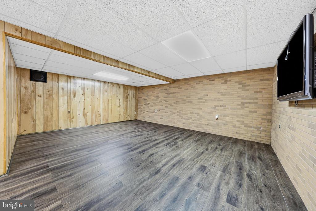 8404 GROSSNICKLE COURT