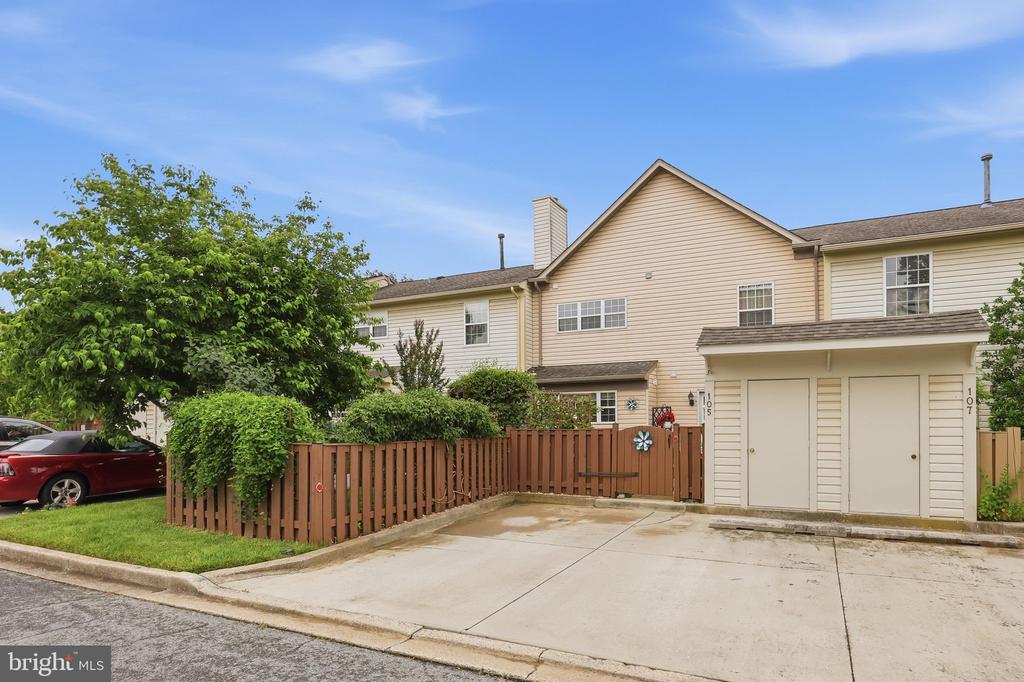 105 NEW CASTLE COURT