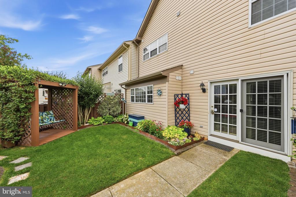 105 NEW CASTLE COURT
