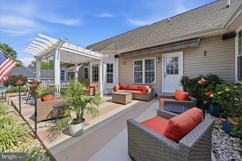 22 E GREEN STREET