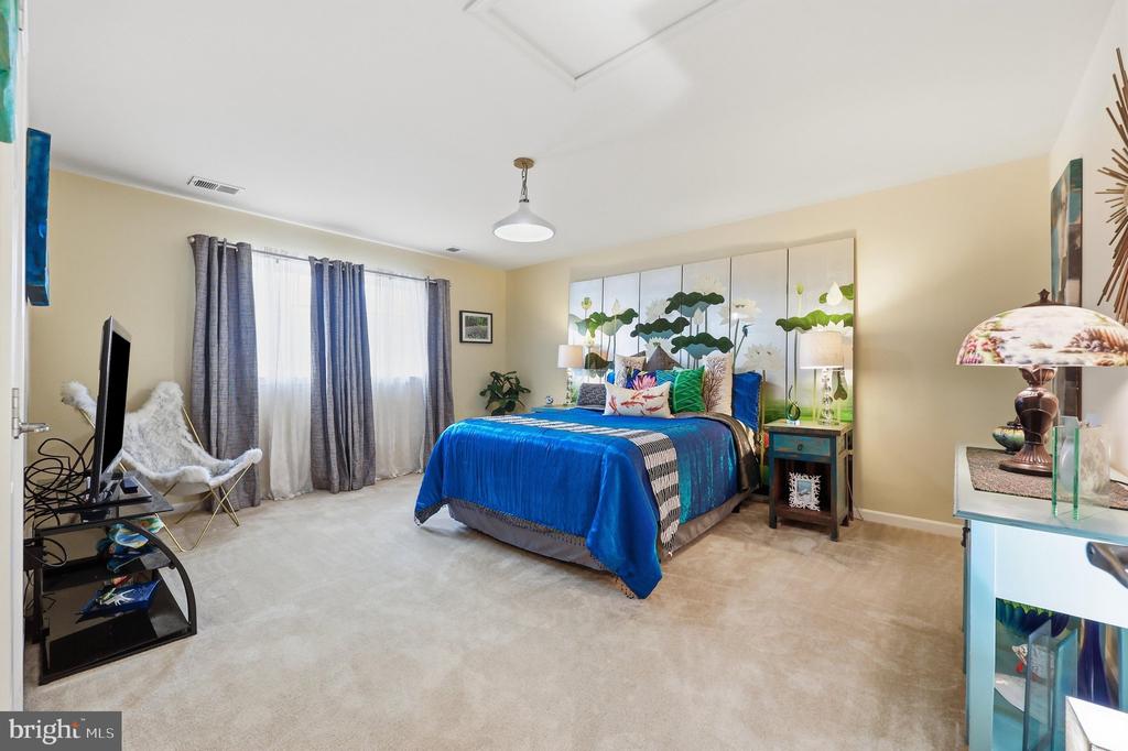 10521 EDWARDIAN LANE Unit: 142