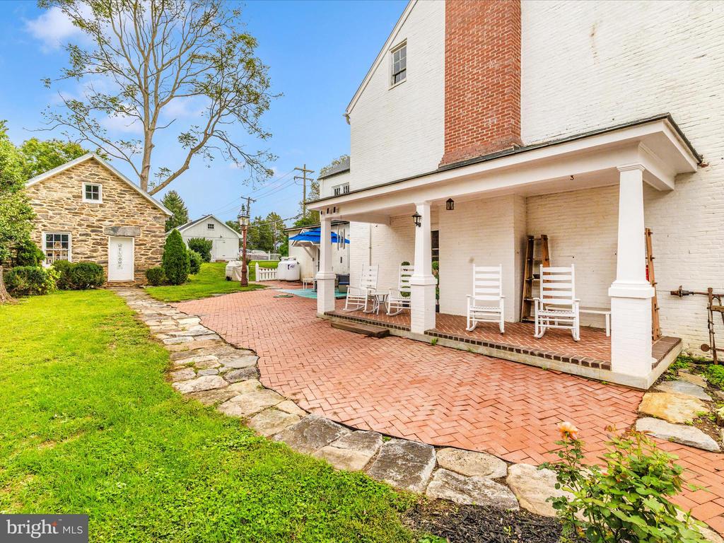 1 W MAIN STREET