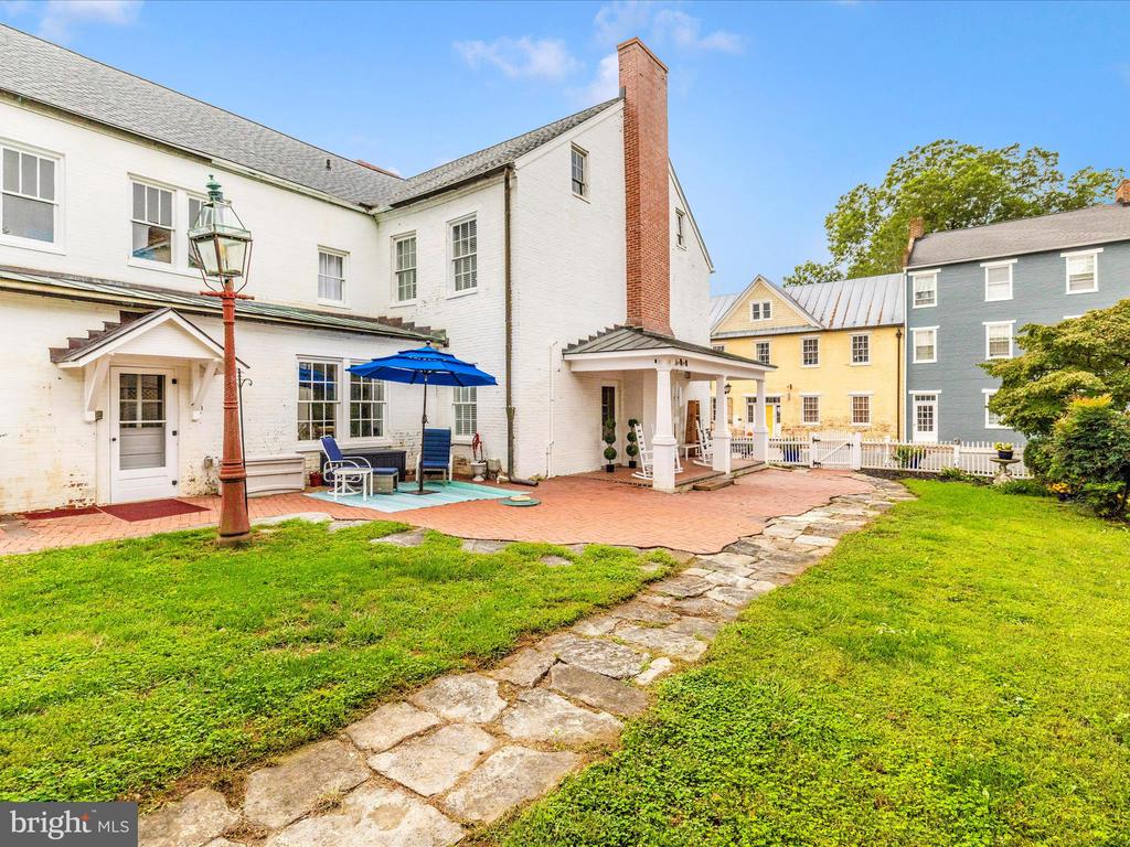 1 W MAIN STREET