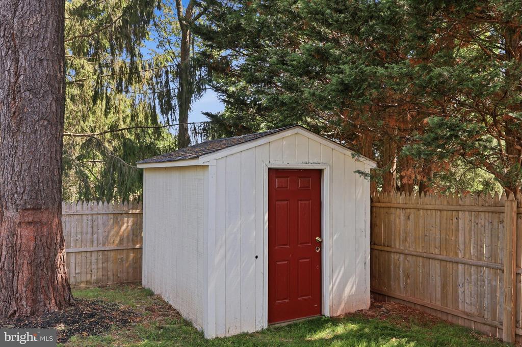 1309 BUTTERFLY LANE