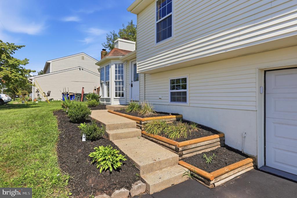 1309 BUTTERFLY LANE