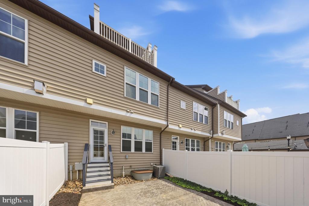 747 HOLDEN ROAD