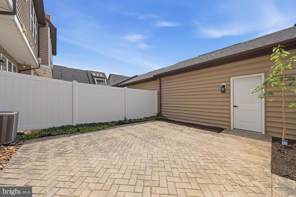 747 HOLDEN ROAD