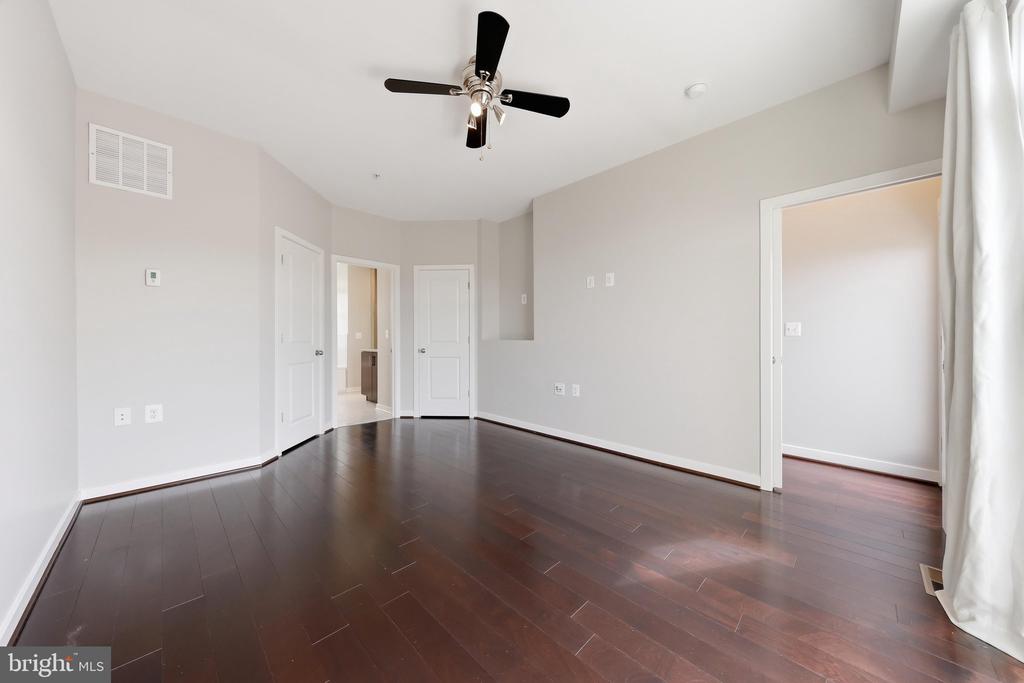 1402 WHEYFIELD DRIVE