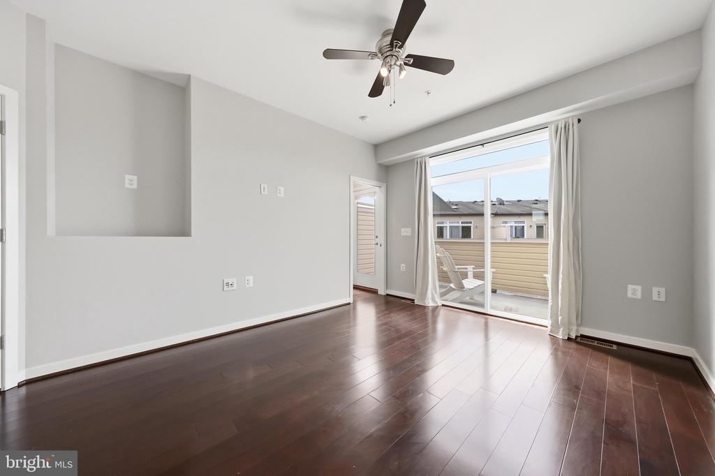 1402 WHEYFIELD DRIVE