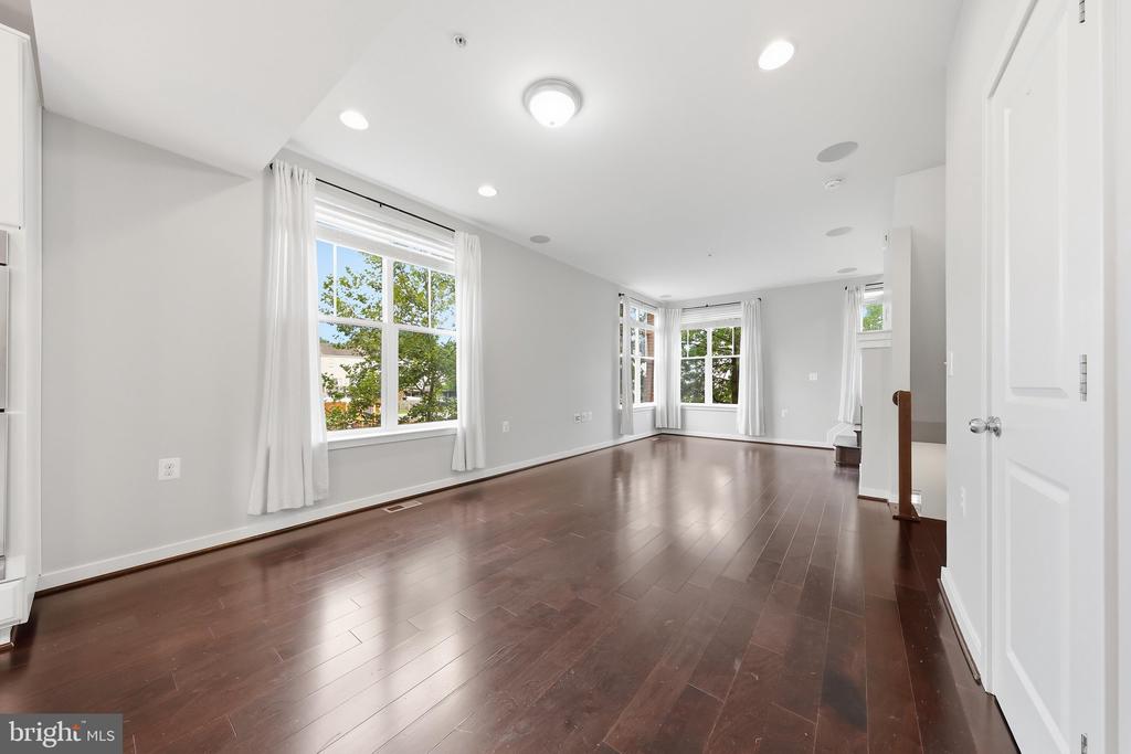 1402 WHEYFIELD DRIVE