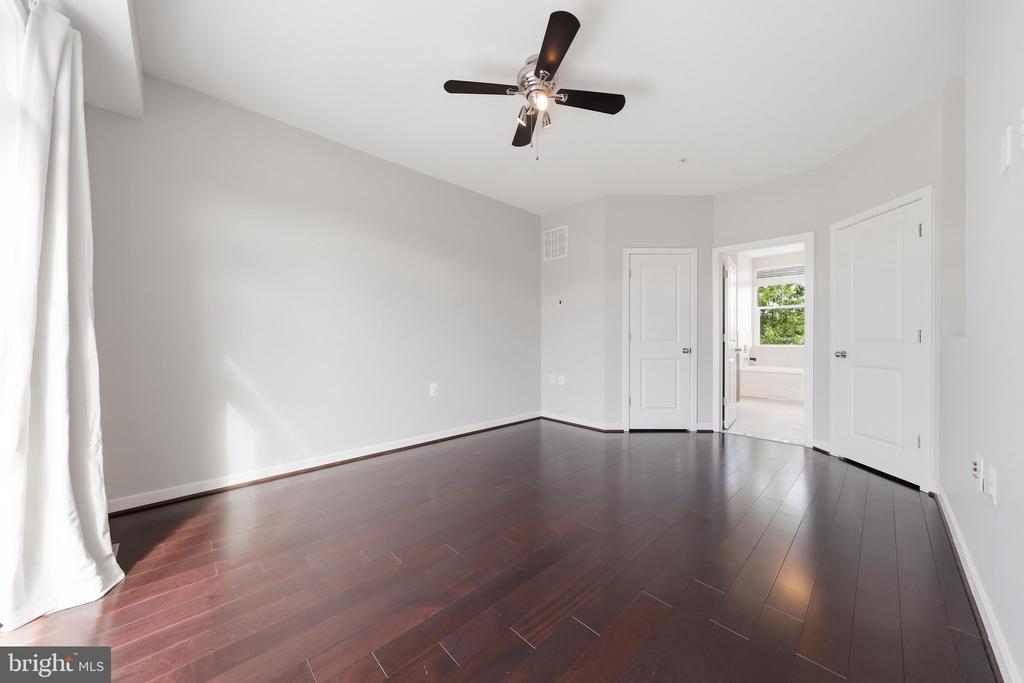 1402 WHEYFIELD DRIVE