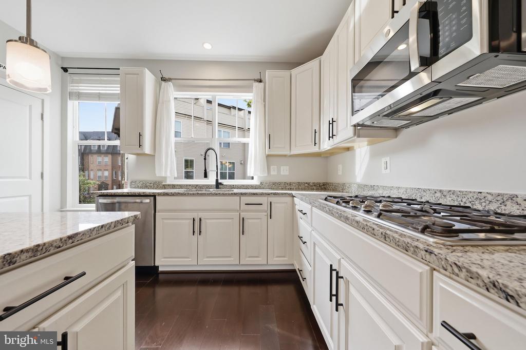 1402 WHEYFIELD DRIVE