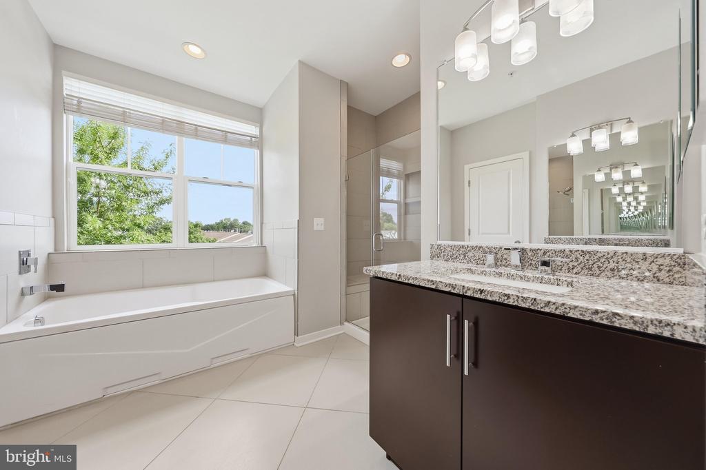 1402 WHEYFIELD DRIVE