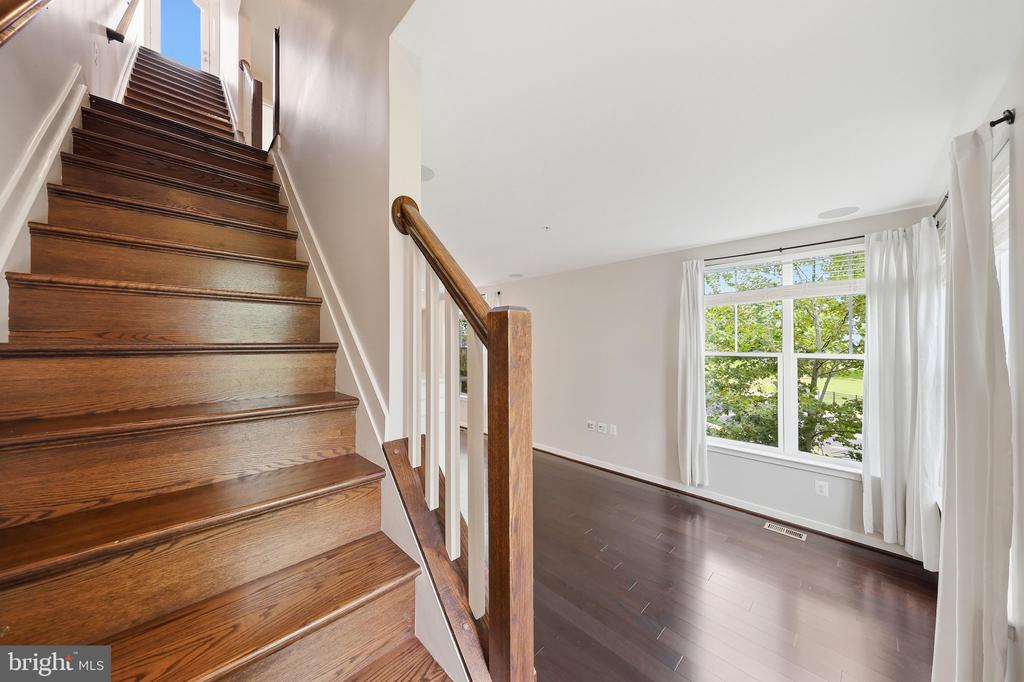 1402 WHEYFIELD DRIVE