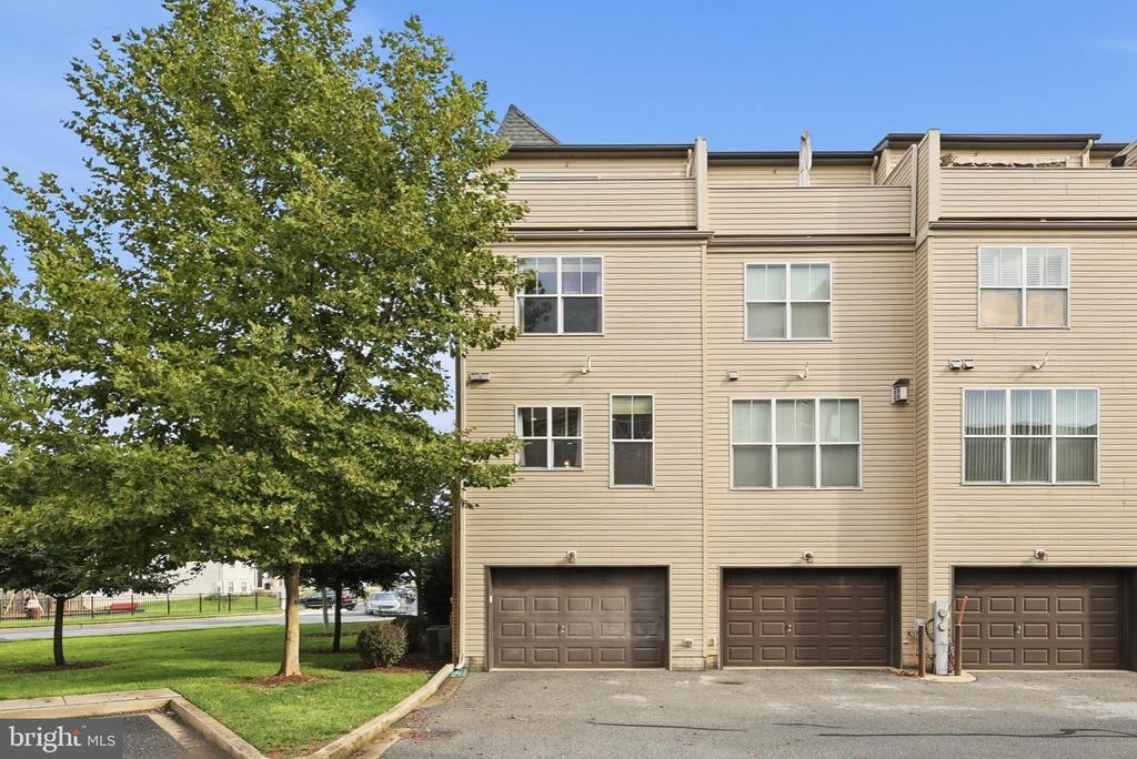 1402 WHEYFIELD DRIVE