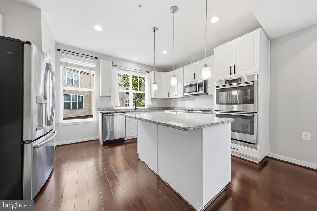 1402 WHEYFIELD DRIVE