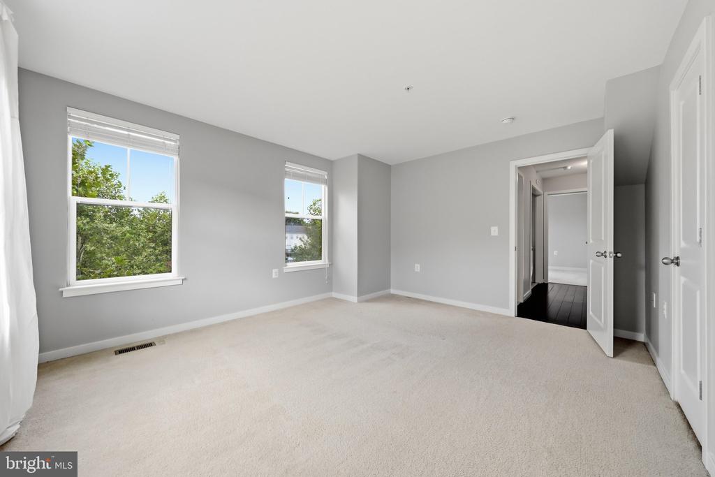 1402 WHEYFIELD DRIVE