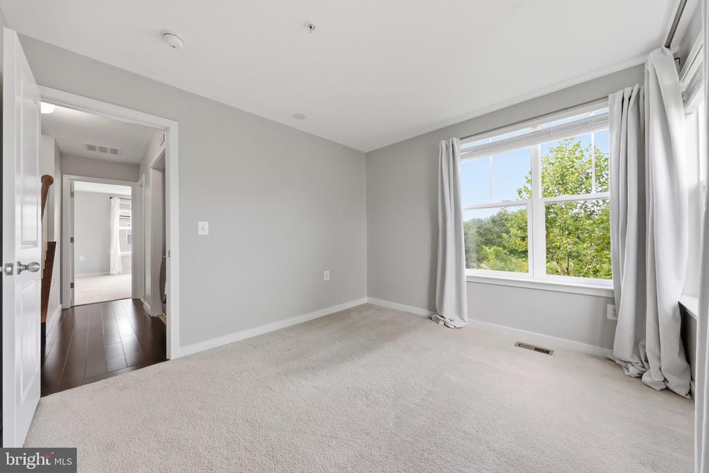 1402 WHEYFIELD DRIVE