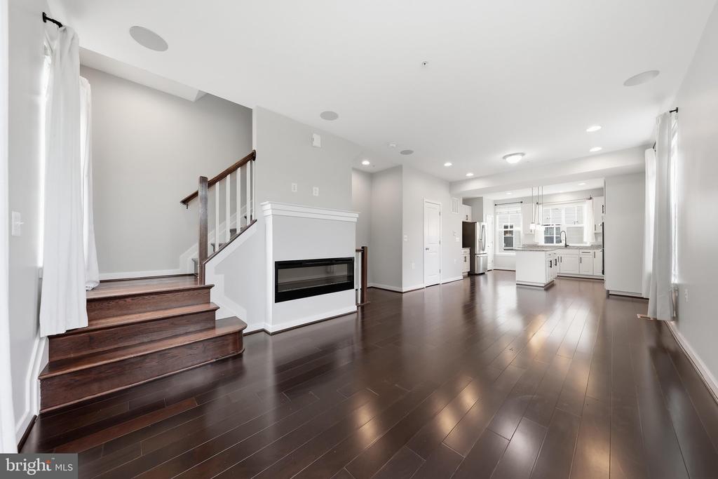 1402 WHEYFIELD DRIVE
