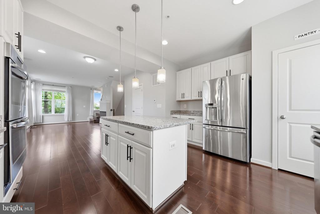1402 WHEYFIELD DRIVE