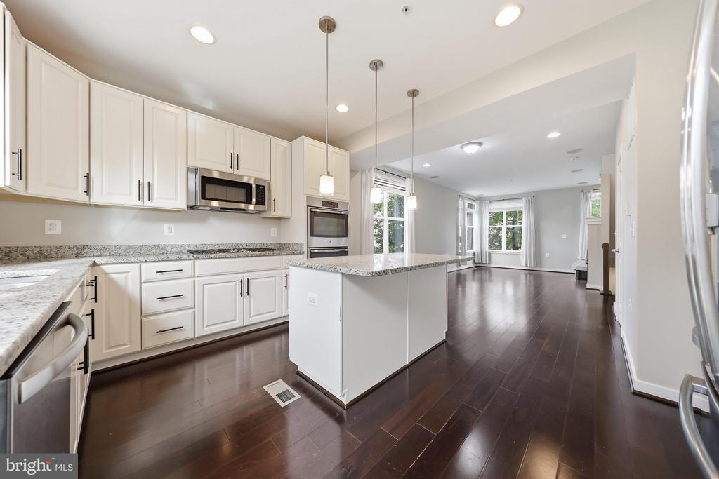1402 WHEYFIELD DRIVE