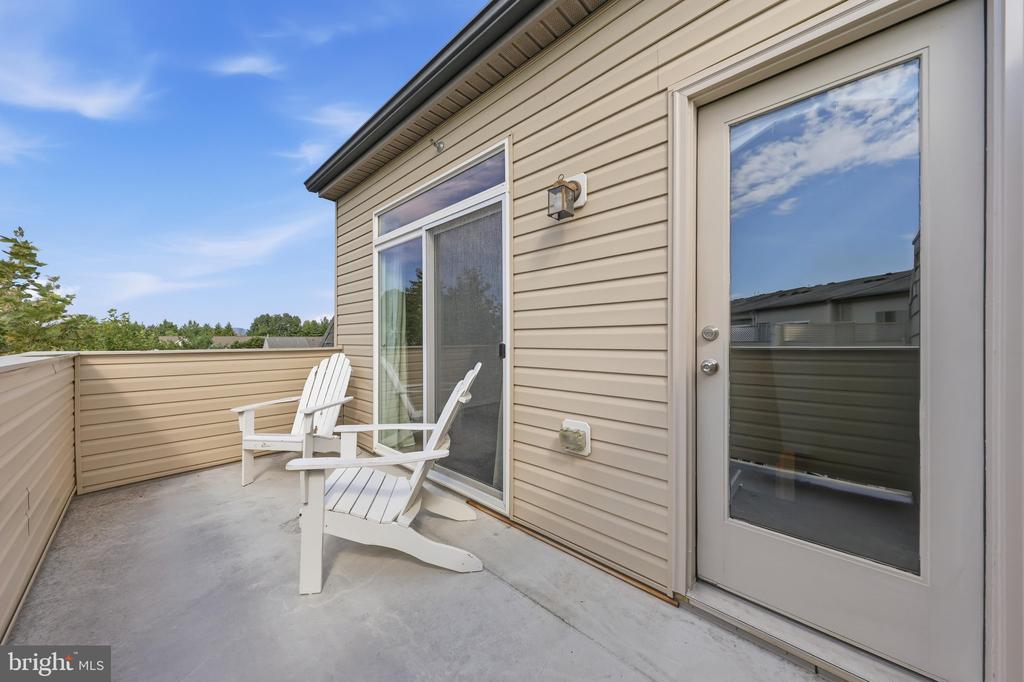 1402 WHEYFIELD DRIVE