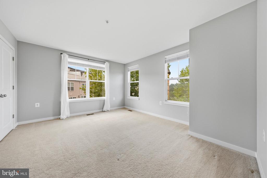 1402 WHEYFIELD DRIVE