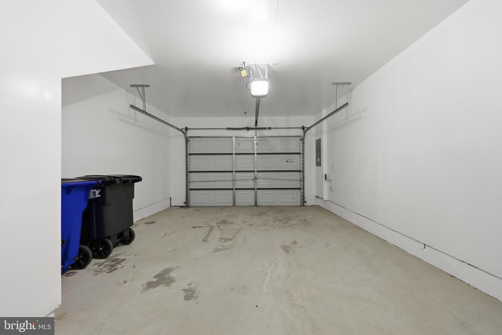 1402 WHEYFIELD DRIVE